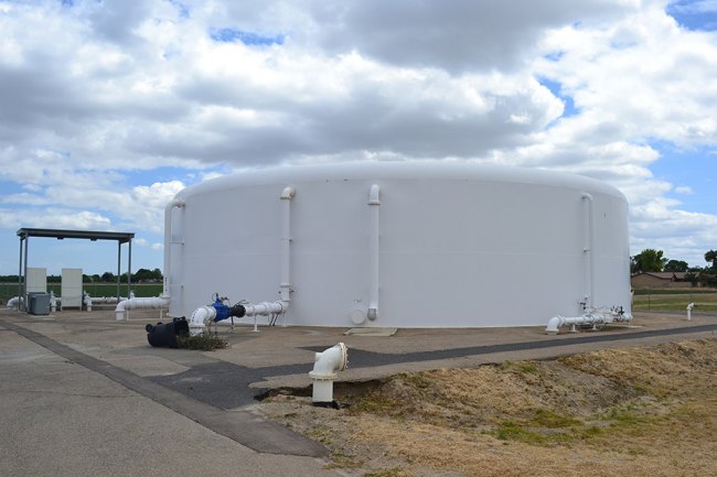 City's residents face water hikes as local officials explain Lemoore's water needs Lemoore water tank north of Lemoore on 18th Avenue.